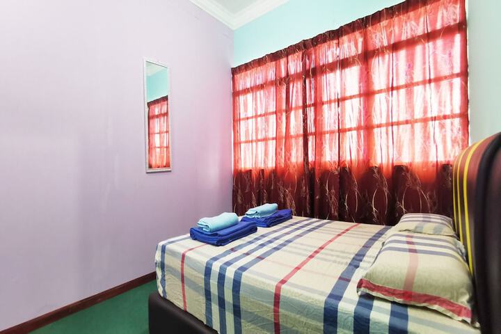 Room 9 of 16