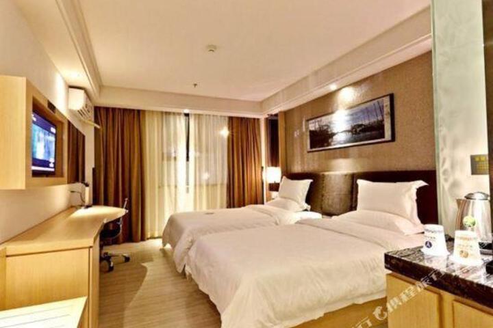 Yeste Hotel (Hezhou Shizheng Square)