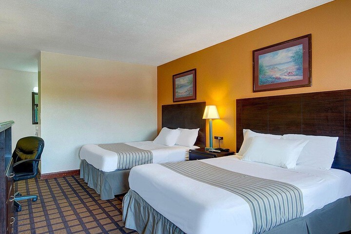 2 Double Beds (1 of 6)