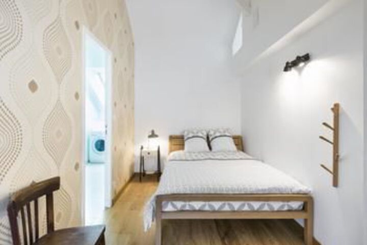 Room 4 of 12