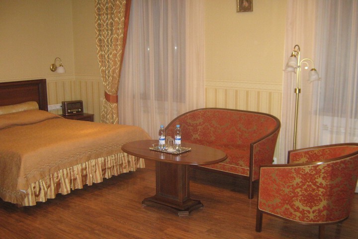 Room 11 of 36