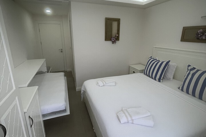 Room 12 of 30