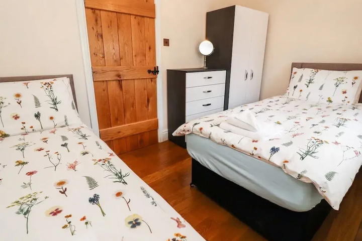 Room 2 of 18