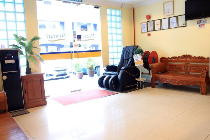 Entrance & Lobby