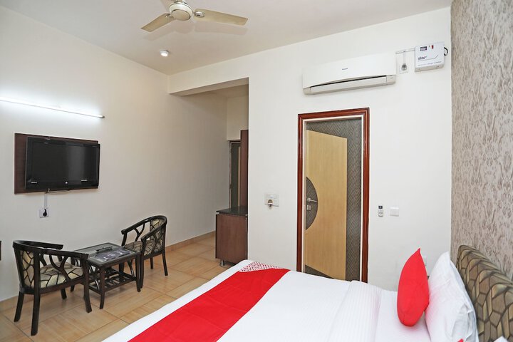 Room 9 of 19