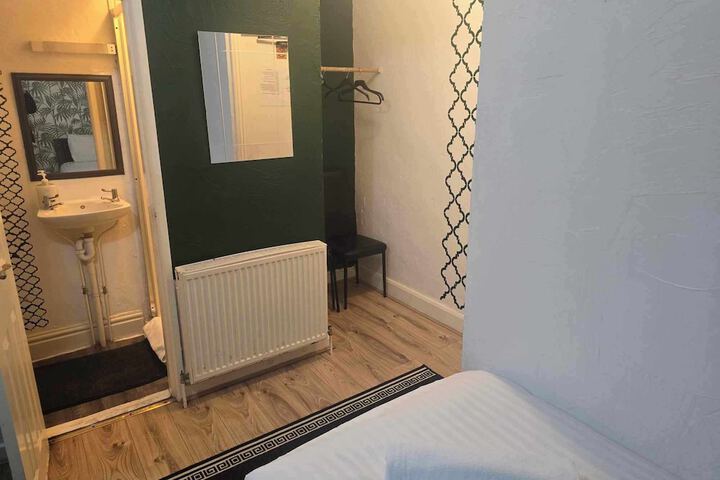 Room 27 of 48