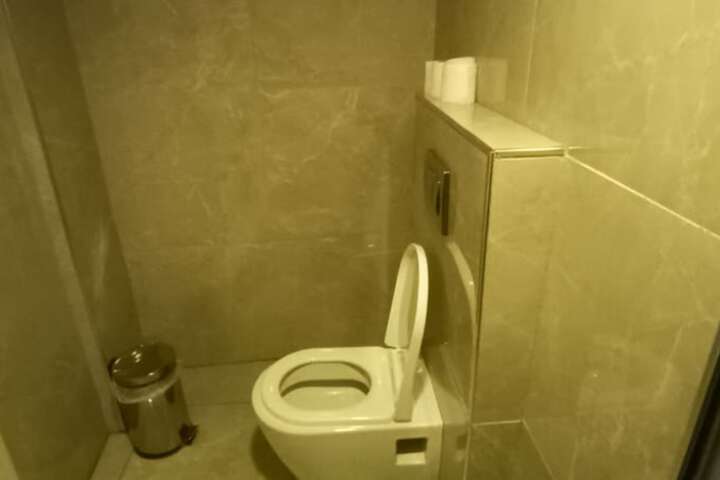 Room 4 of 12