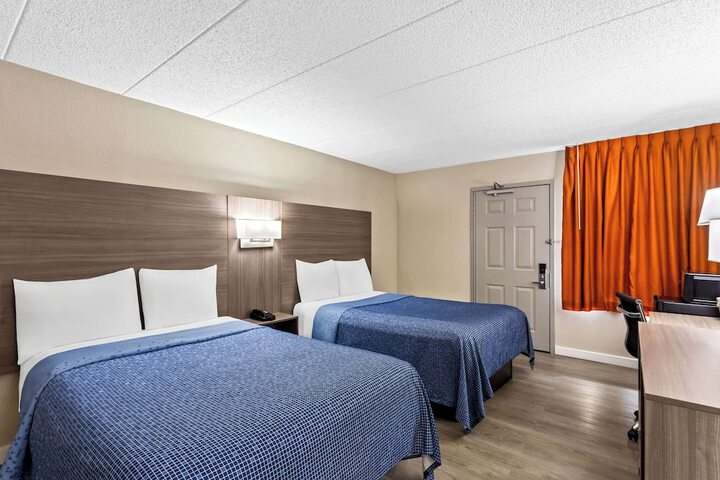 2 Double Beds (8 of 12)