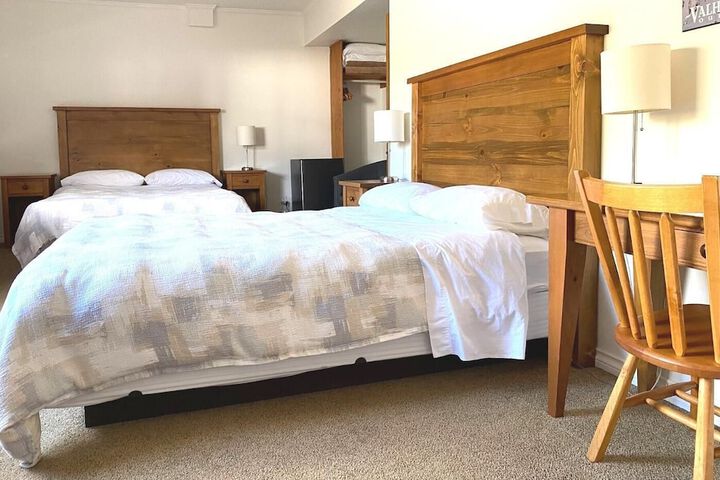 Room 4 of 28