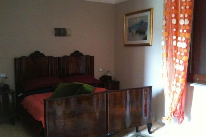 Room 6 of 50