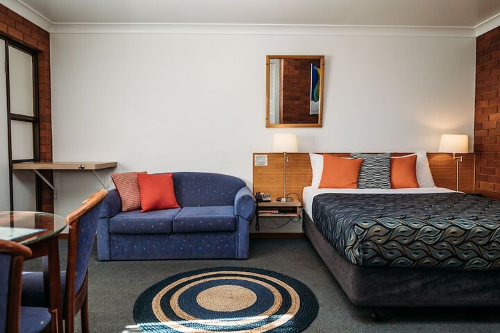 Room 13 of 87