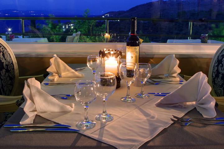 Dining 55 of 72