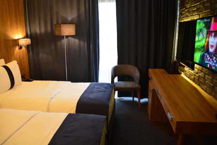 Room 15 of 36