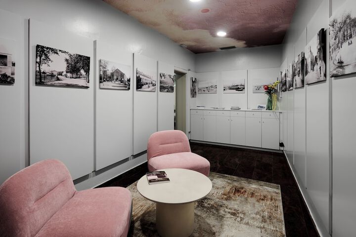 Lounge 178 of 186
