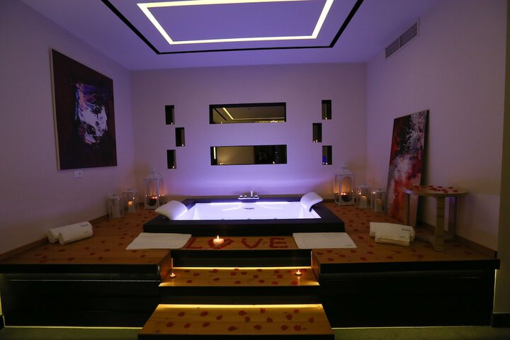 Hot Tub 39 of 47