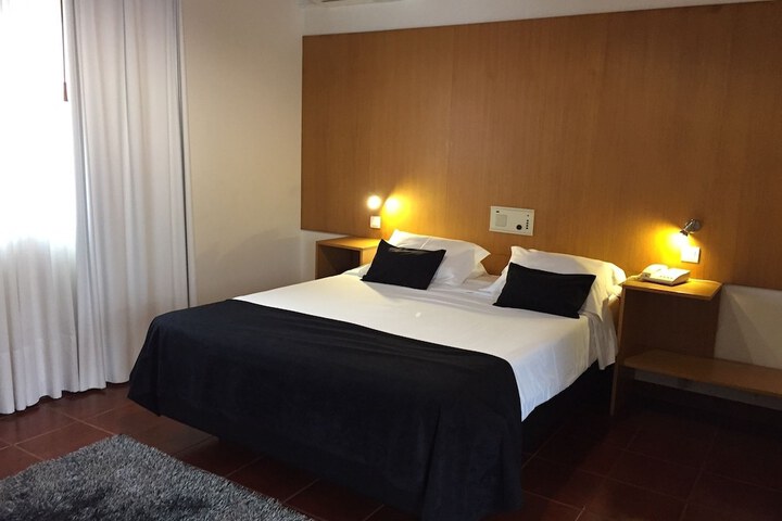 Room 6 of 63