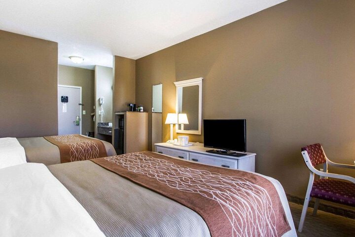 Queen Bed Accessible (3 of 15)