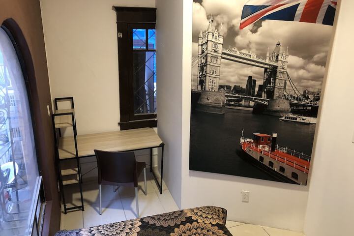 Room 6 of 18