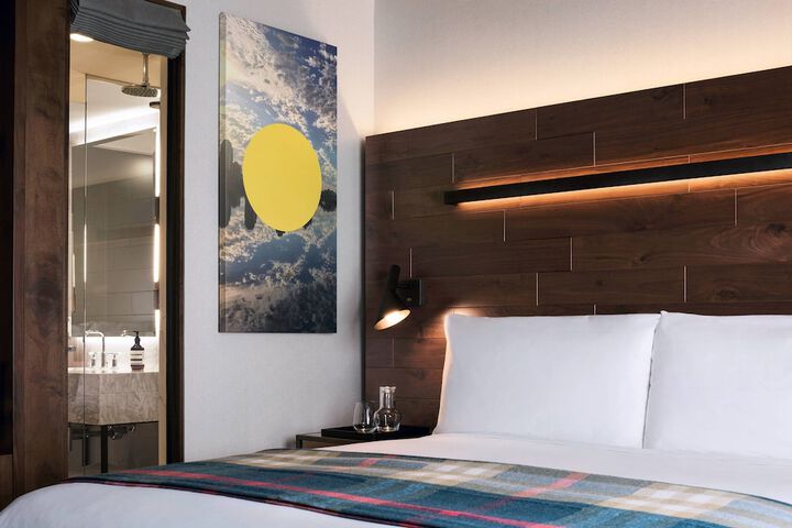 Room 17 of 103