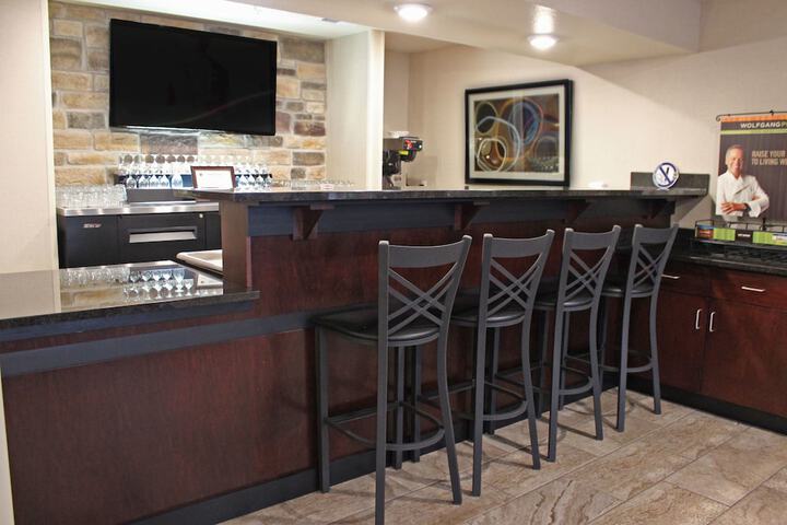 Lounge 42 of 50