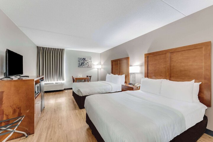 Standard Room, King or Two Doubles (3 of 8)