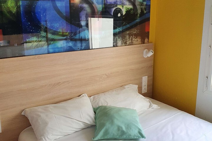 Room 28 of 63