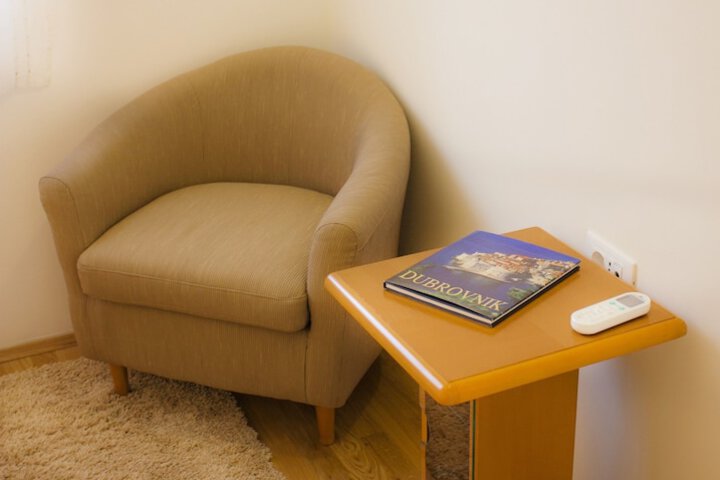 Room 10 of 102