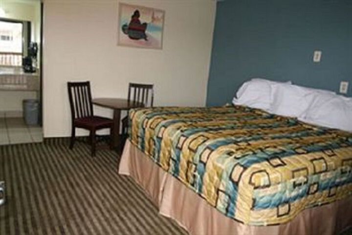 Room 8 of 16