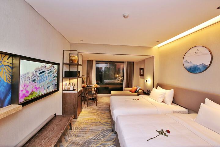 Room 4 of 99