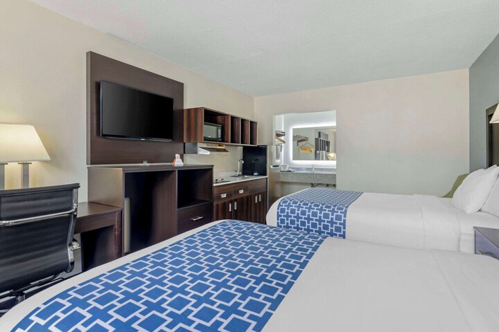 2 Double Beds Efficiency (3 of 4)