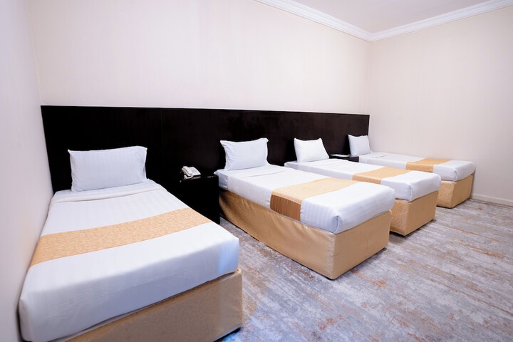 Room 28 of 49