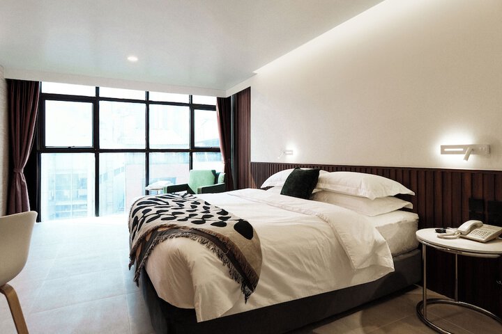 Room 8 of 13