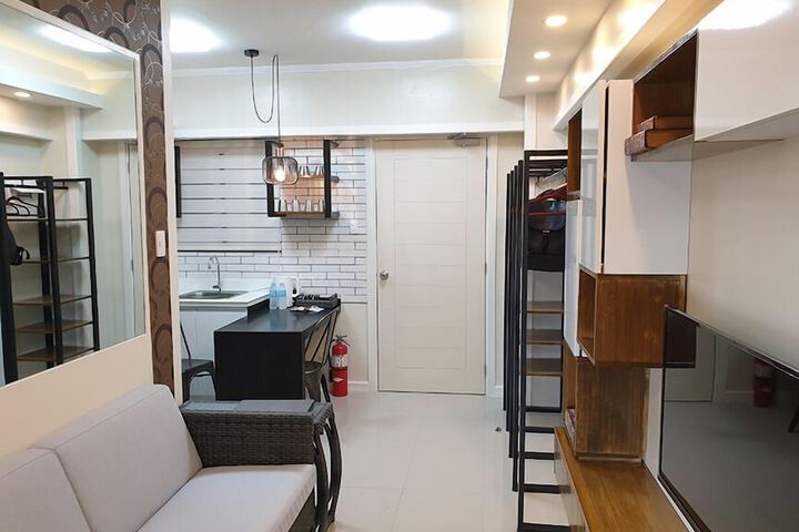 Room 5 of 16