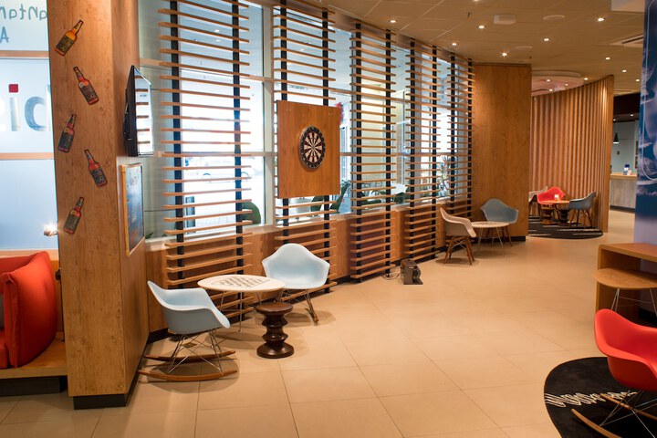 Entrance & Lobby