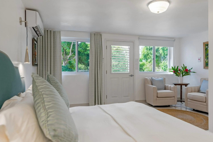 Magnificent 5 Bedroom Estate Villa Sleeps 12