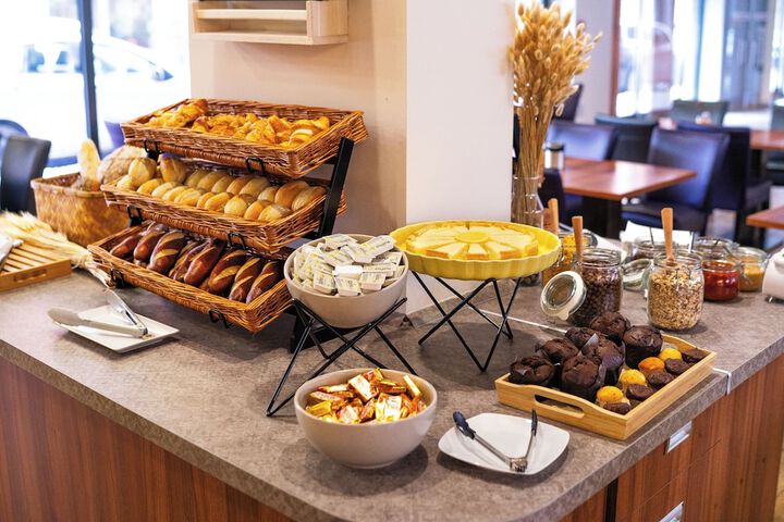 Breakfast/Coffee Service 105 of 138