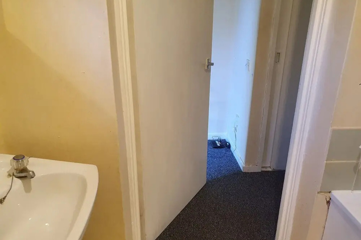 Room 8 of 15
