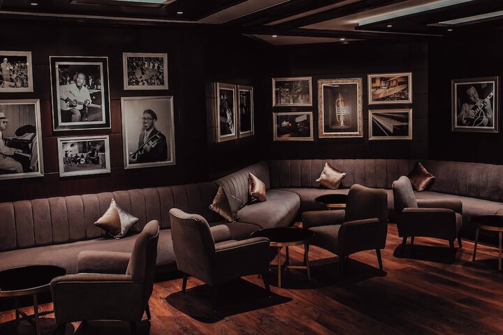 Lounge 87 of 109