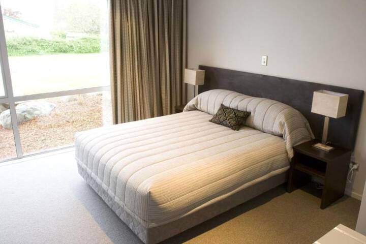 Room 4 of 9