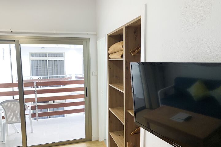 Room 18 of 148