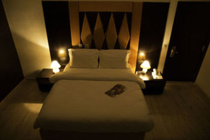 Room 9 of 26