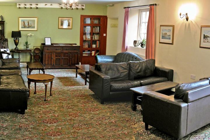 Lounge 70 of 92