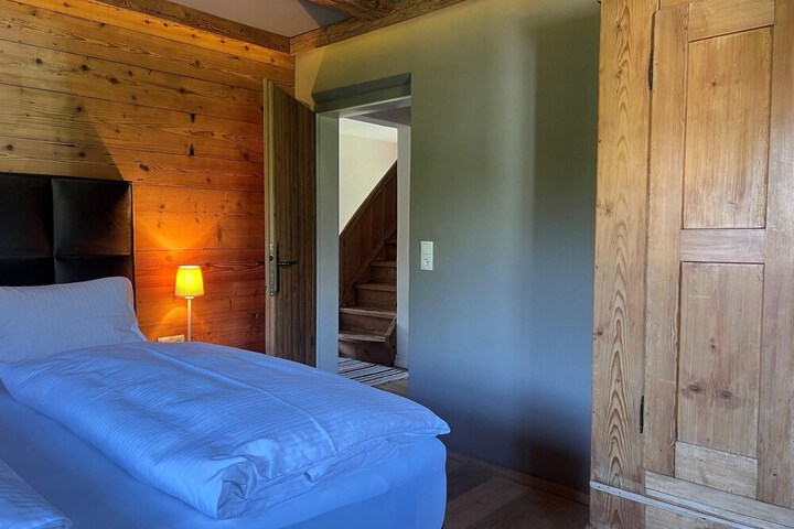 Room 7 of 39