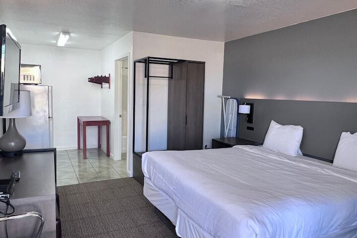 Room 10 of 27