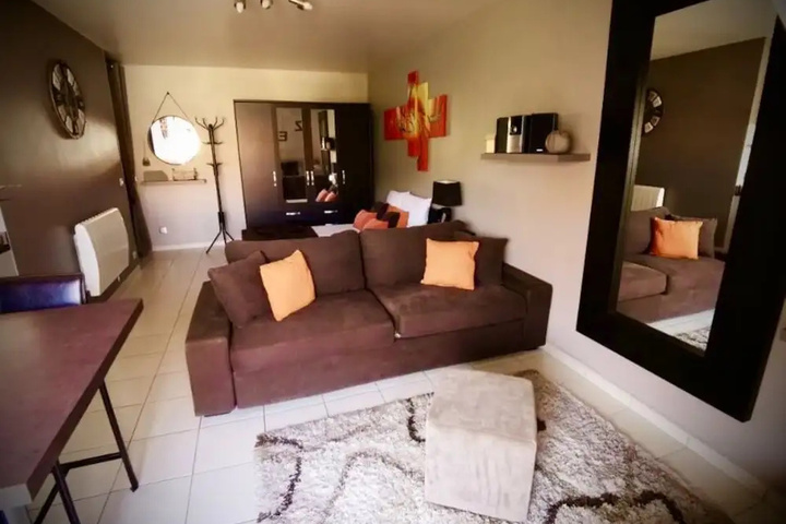 Room 4 of 15