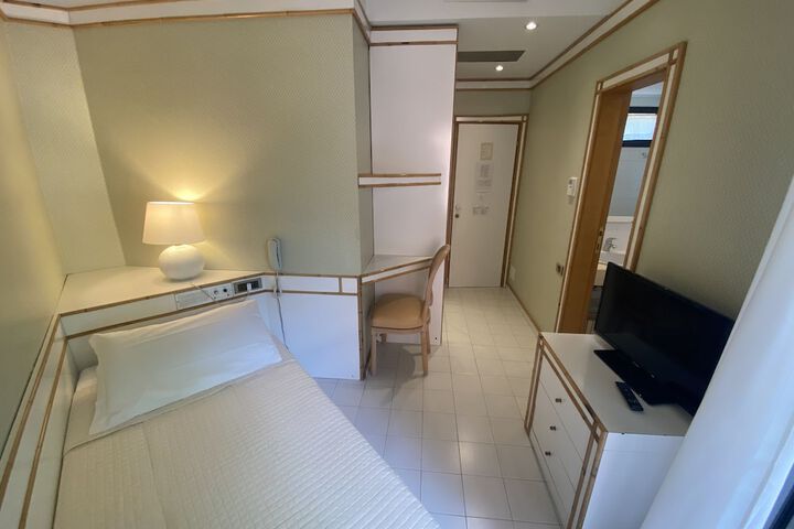 Room 3 of 17