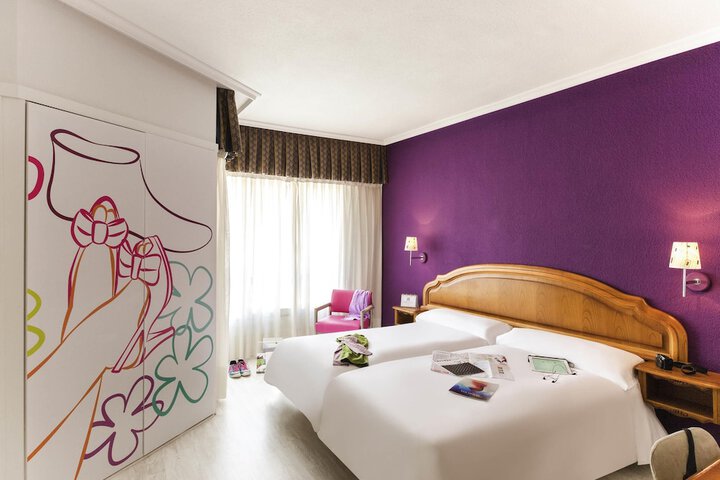 Room 43 of 73