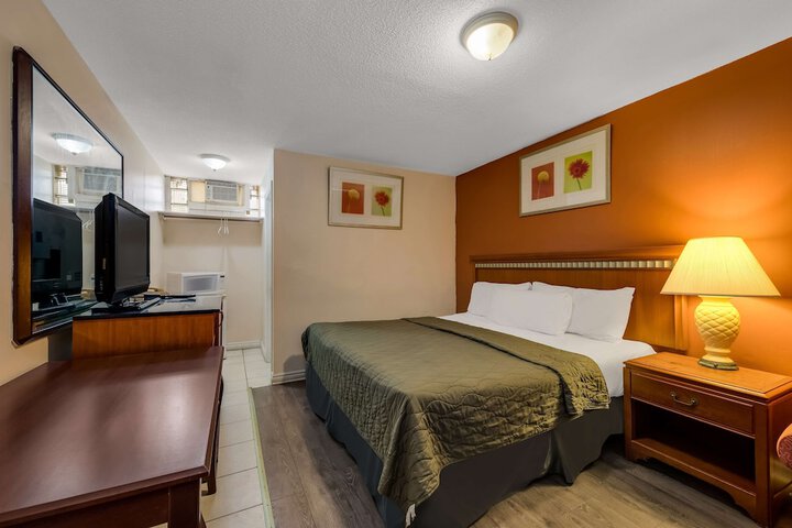 Room 10 of 38