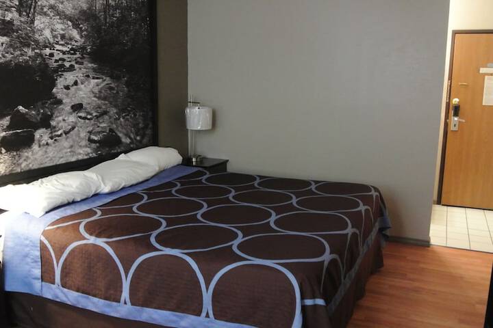 Room 4 of 32