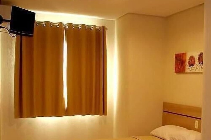 Room 17 of 37